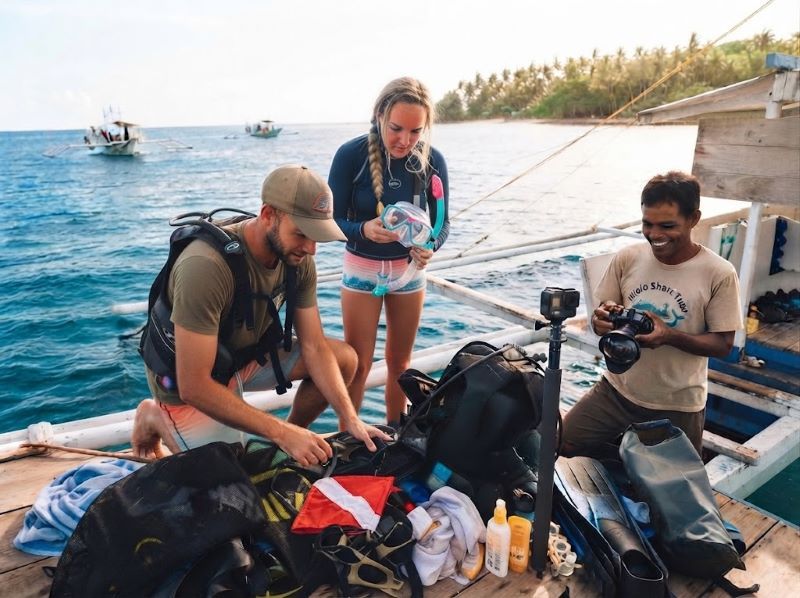 Whale Shark Saleh Bay provides snorkeling gear